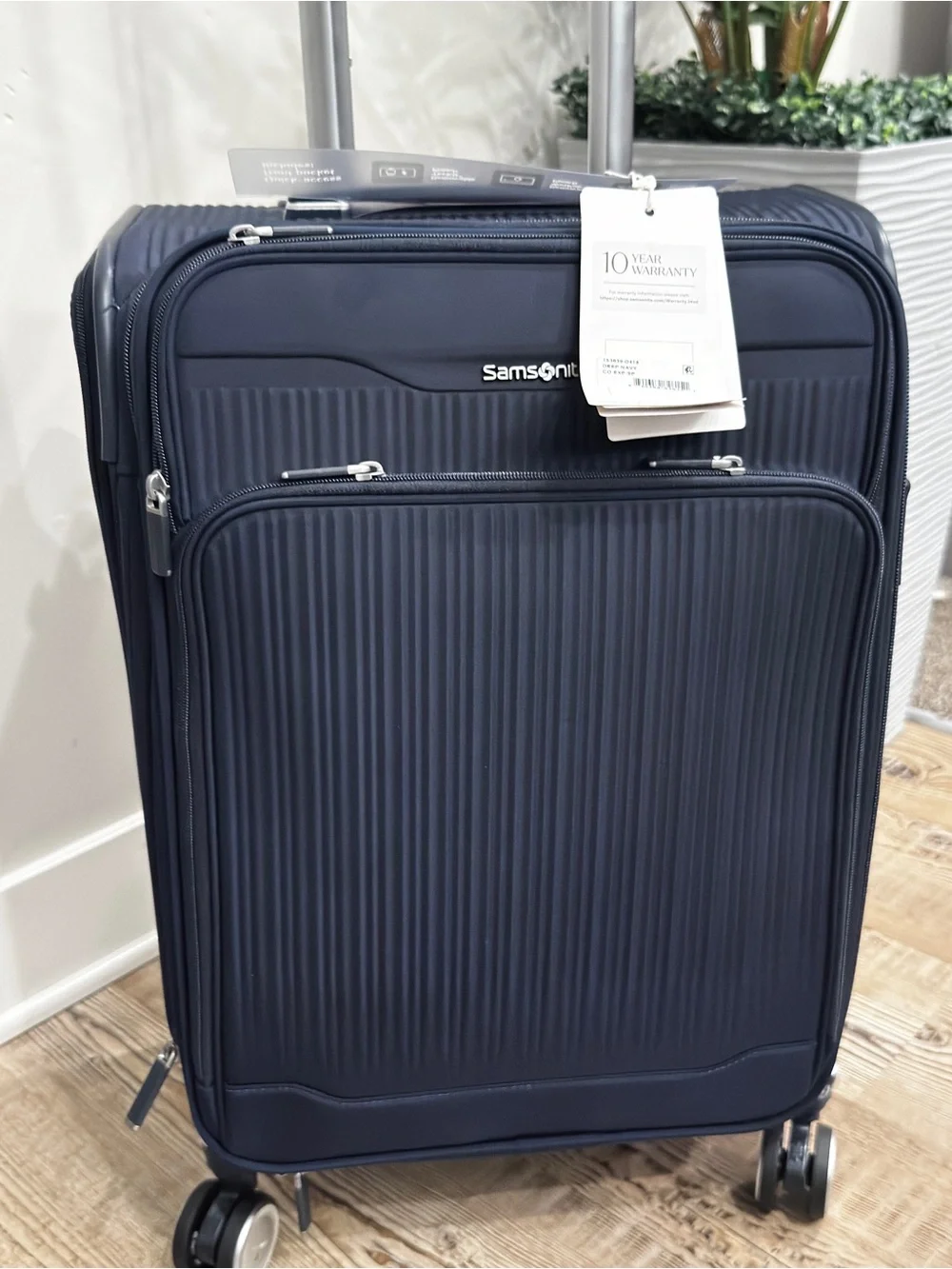 Samsonite Deep Navy Spinner Carry-On Silhouette 18 Softside Suitcase travel bag